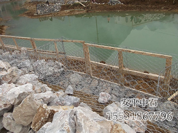護岸鉛絲籠.jpg 護岸鉛絲籠.jpg